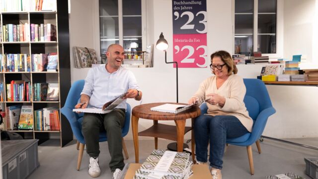 2023_11_08_poesia_clozza_buch_signieren_2